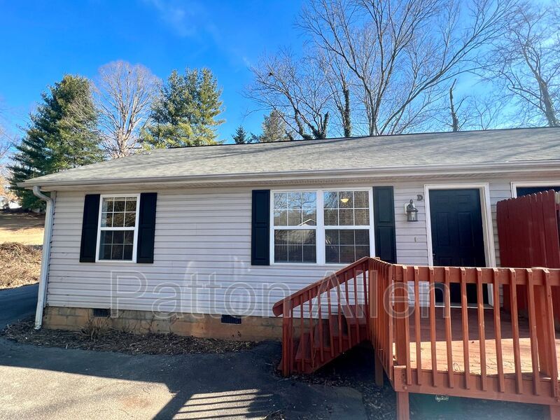 105 Salola St in Asheville, NC - Building Photo