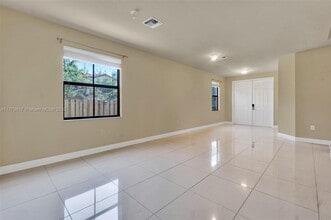 8890 NW 99th Path in Doral, FL - Building Photo - Building Photo
