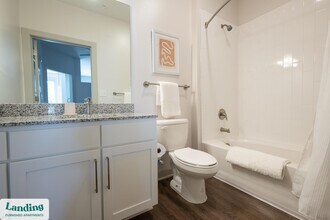 340 W 25th St, Unit 3106 in Charlotte, NC - Foto de edificio - Building Photo