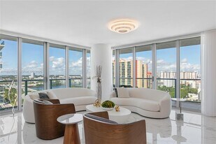 300 Sunny Isles Blvd in Sunny Isles Beach, FL - Building Photo