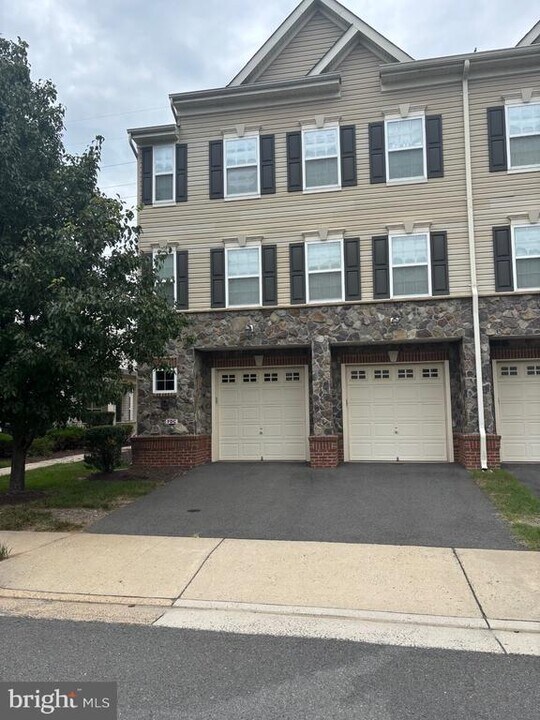 11170 Wortham Crest Cir in Manassas, VA - Building Photo