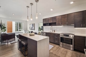 11903 NE 128th St in Kirkland, WA - Building Photo - Building Photo