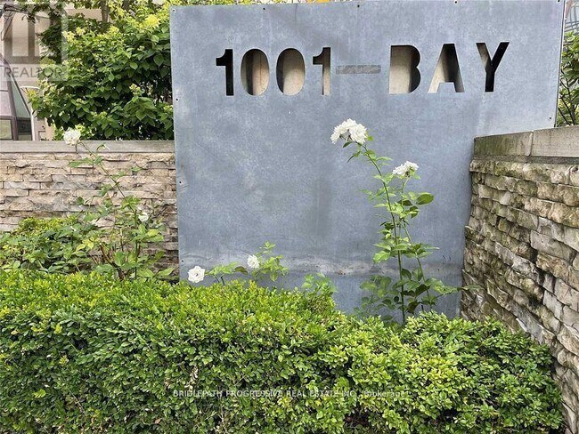 property at 1001-1001 Bay St.