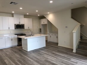 19513 Astor Pl in Northridge, CA - Building Photo - Building Photo