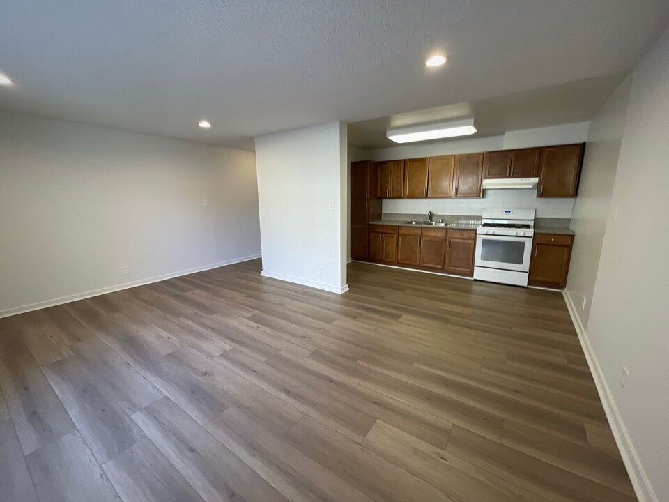 7424 Haskell Ave, Unit 204 in Los Angeles, CA - Building Photo