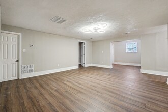 276 Fairburn Rd NW in Atlanta, GA - Foto de edificio - Building Photo