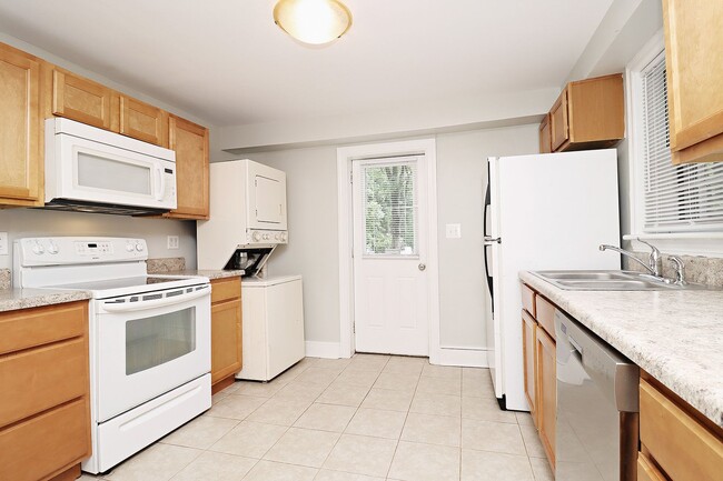 2412 Jefferson Park Ave in Charlottesville, VA - Building Photo - Building Photo