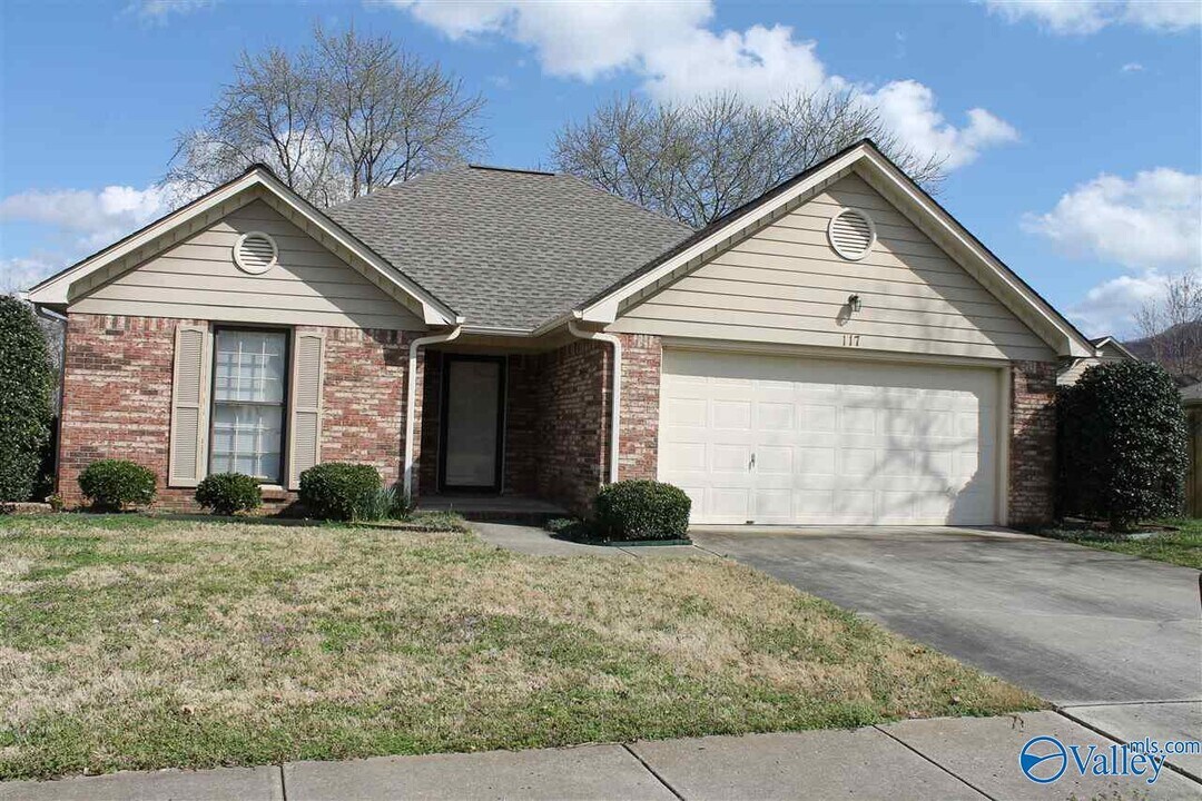 117 Hollington Dr NE in Huntsville, AL - Building Photo