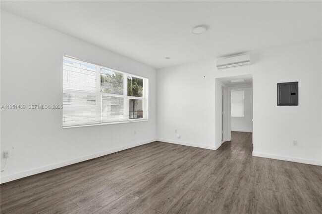 402 NW 12th Ave in Miami, FL - Building Photo - Building Photo