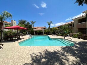 9990 N Scottsdale Rd, Unit 2024 in Scottsdale, AZ - Foto de edificio - Building Photo