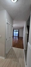 757 Island Ct, Unit C in Eaton Rapids, MI - Foto de edificio - Building Photo