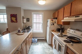 55 Monroe St, Unit 3 in Burlington, VT - Foto de edificio - Building Photo