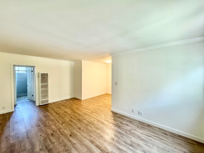 14041 Moorpark St in Los Angeles, CA - Foto de edificio - Building Photo