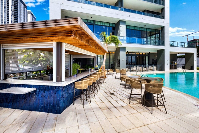 159 NE 6th St in Miami, FL - Foto de edificio - Building Photo