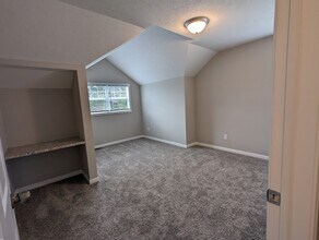 4264 Stow Rd, Unit Right Side in Stow, OH - Building Photo - Building Photo