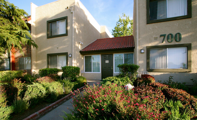 Parkwood Apartments in Lancaster, CA - Building Photo - Building Photo