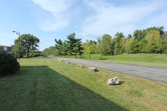 Woodsmill Apartments in Louisville, KY - Building Photo - Building Photo