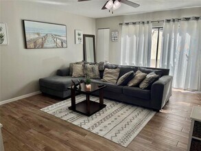 4114 Woodlark Dr in Tampa, FL - Building Photo - Building Photo
