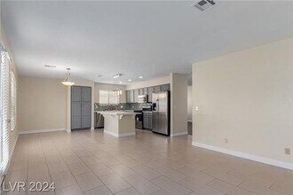 9424 Deer Lodge Ln in Las Vegas, NV - Building Photo - Building Photo