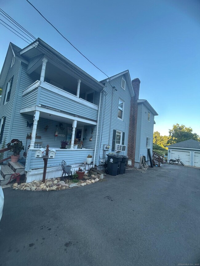 34 James St in Bristol, CT - Building Photo - Building Photo