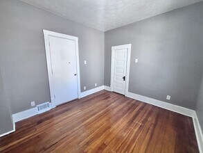 4406 S 38th St in Omaha, NE - Foto de edificio - Building Photo