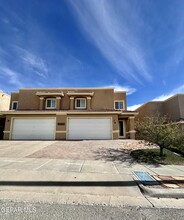 4700 Pistolero Ln in El Paso, TX - Foto de edificio - Building Photo