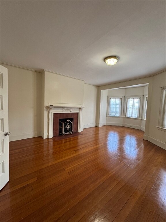 909 Beacon St, Unit 3 in Boston, MA - Foto de edificio - Building Photo