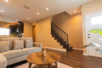 938 S Bernal Ave in Los Angeles, CA - Building Photo - Building Photo