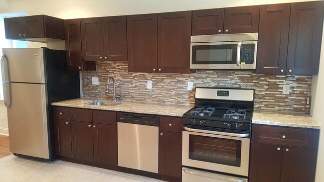 5037 Florence Ave in Philadelphia, PA - Building Photo - Building Photo