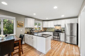 14 Saint Marys Rd in Burlington, MA - Building Photo - Building Photo