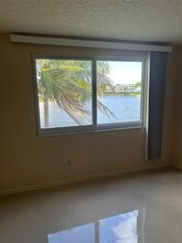 7214 S Devon Dr, Unit 211 in Tamarac, FL - Building Photo - Building Photo