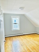 357 Lonsdale Ave, Unit 3 in Pawtucket, RI - Foto de edificio - Building Photo