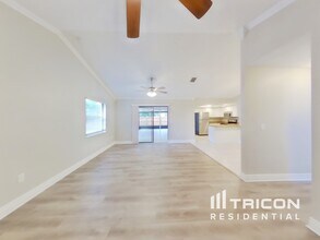 8201 Golden Bear Loop in Port Richey, FL - Building Photo - Building Photo