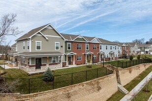 Oak Park Townhomes in Kansas City, MO - Building Photo
