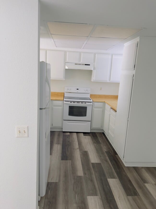 property at 1213 W Cypress Ave