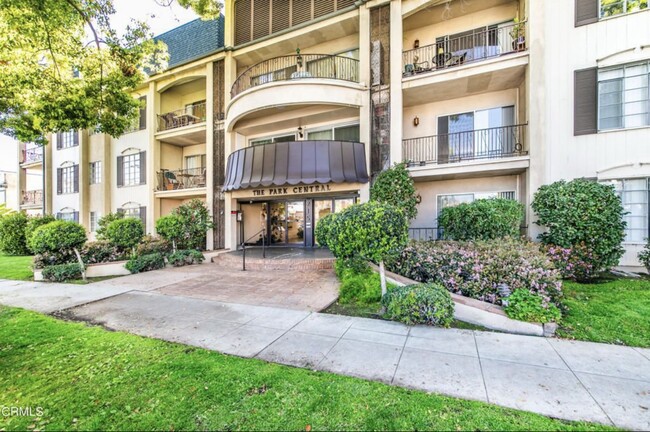 215 N Kenwood St in Glendale, CA - Building Photo - Building Photo