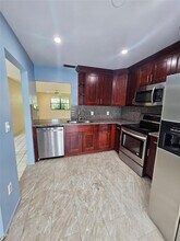 263 Deerfield Ct in Royal Palm Beach, FL - Building Photo - Building Photo