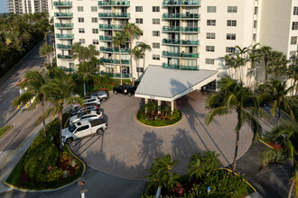 Ocean Reserve in Sunny Isles Beach, FL - Building Photo - Building Photo