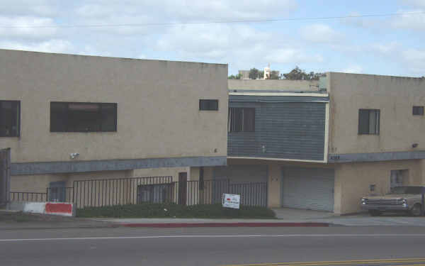 9315 Campo Rd in Spring Valley, CA - Building Photo