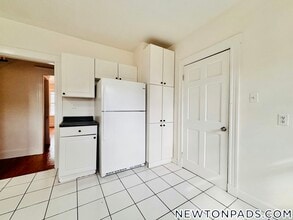 14 Hammondswood Rd in Newton, MA - Building Photo - Building Photo