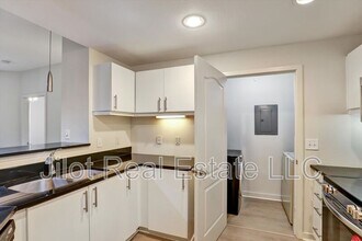 390 17th St NW in Atlanta, GA - Building Photo - Building Photo