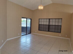 3826 Circle Lake Dr in West Palm Beach, FL - Building Photo - Building Photo