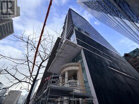 426 University Ave in Toronto, ON - Building Photo