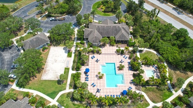 8933 Manor Loop, Unit 108 in Bradenton, FL - Foto de edificio - Building Photo