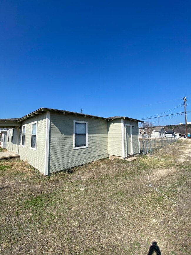 704 W Avenue B in Copperas Cove, TX - Building Photo - Building Photo