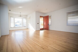 819 E Washington Ave in Orange, CA - Building Photo - Building Photo