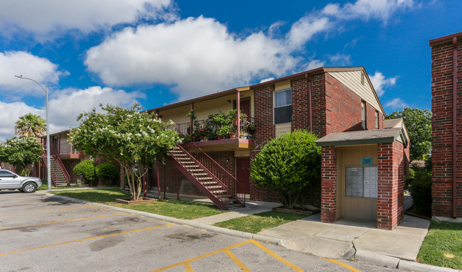 Hutchins Palms in San Antonio, TX - Foto de edificio - Building Photo