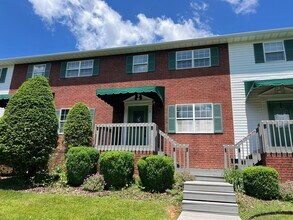 2121 Dave Buck Rd in Johnson City, TN - Building Photo - Building Photo