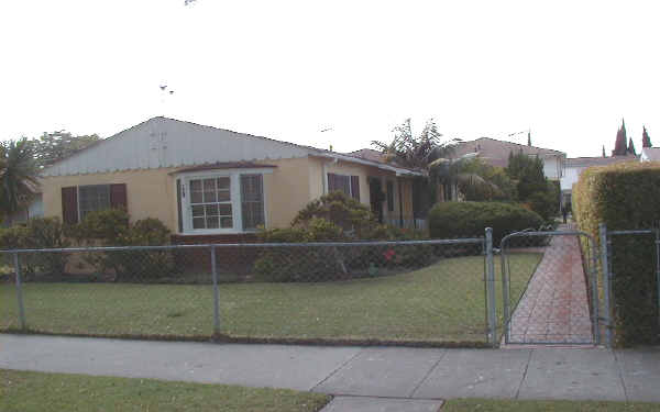 611 S Flower St in Inglewood, CA - Building Photo