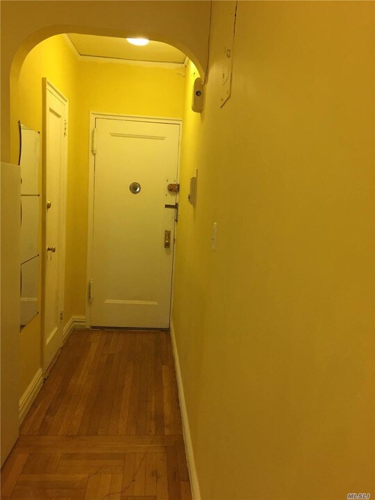 82-01 Britton Ave-Unit -5F in Queens, NY - Building Photo